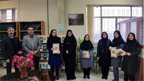 تقدیر از پرسنل کتابخانه به مناسبت روز کتاب، کتاب‌خوانی و کتابدار