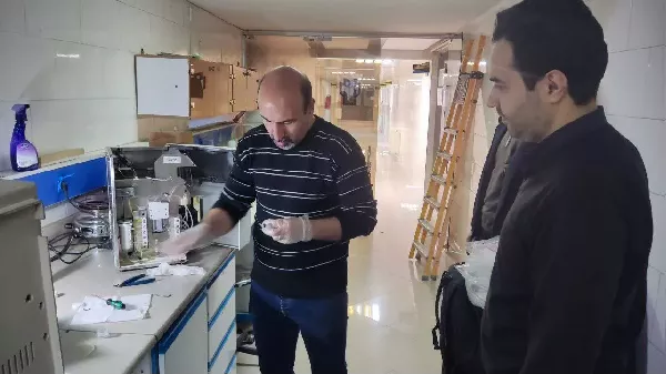 نصب و راه‌اندازی دستگاه سل‌کانتر Horiba ES60 در دانشکده پیراپزشکی