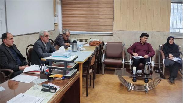 پیگیری مسائل و چالش‌های گروه های آموزشی