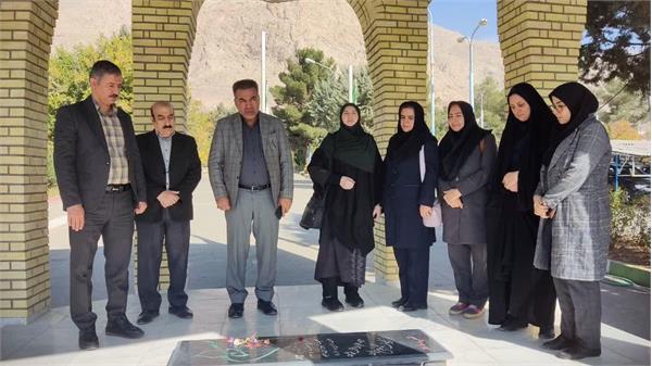 غبارروبی و تجدید میثاق با شهدا به مناسبت هفته قرآن و عترت