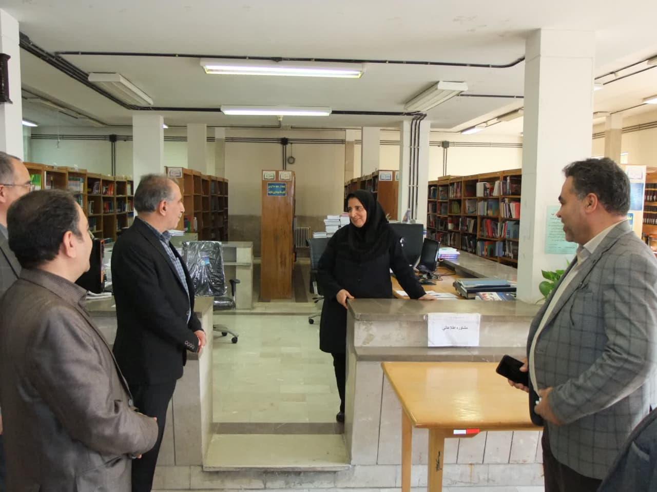 تقدیر از پرسنل کتابخانه دانشکده پیراپزشکی2