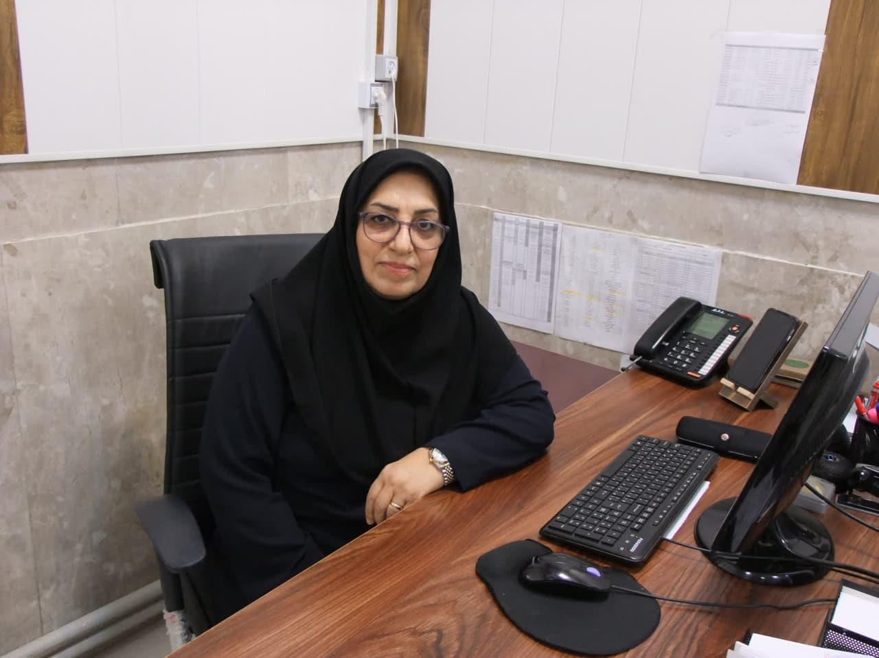 خانم نیک آئین