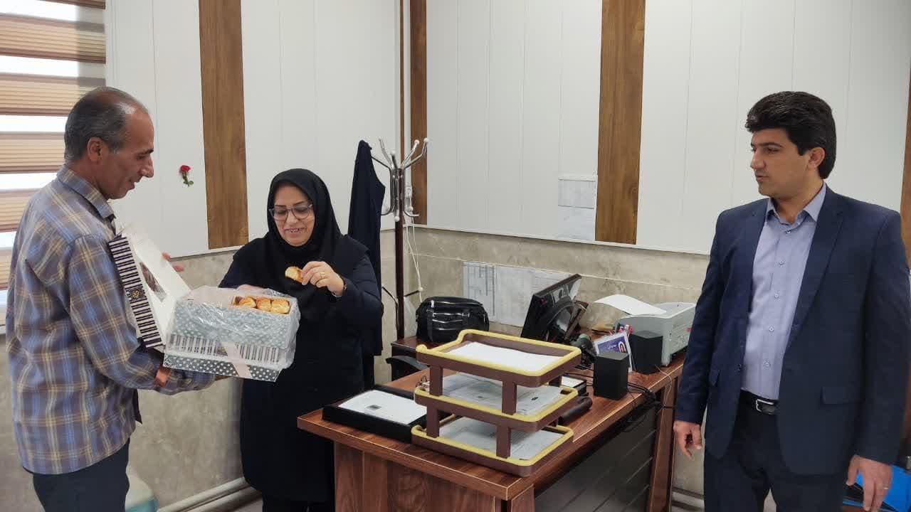 روز کارمند7