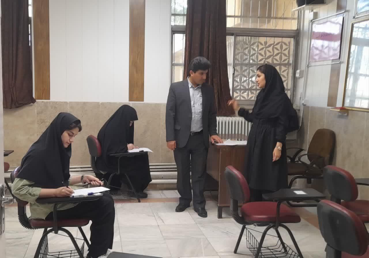 بازدید رئیس دانشکده پیراپزشکی از روند برگزاری امتحانات پایان ترم2