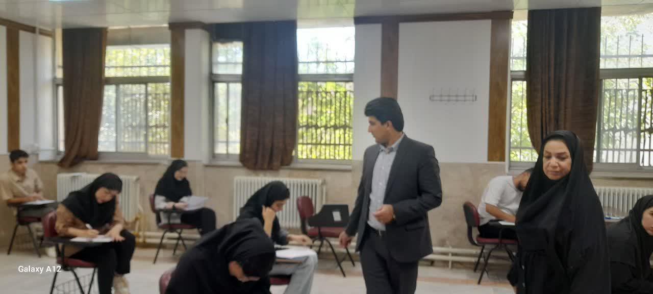 بازدید رئیس دانشکده پیراپزشکی از روند برگزاری امتحانات پایان ترم3