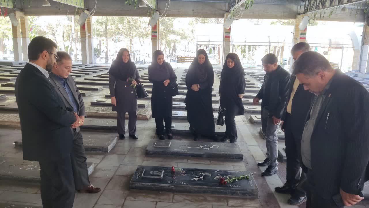 غبارروبی گلزار شهدا به مناسبت هفته دفاع مقدس10