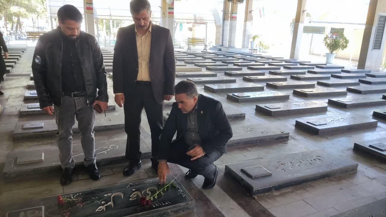 غبارروبی گلزار شهدا به مناسبت هفته دفاع مقدس6