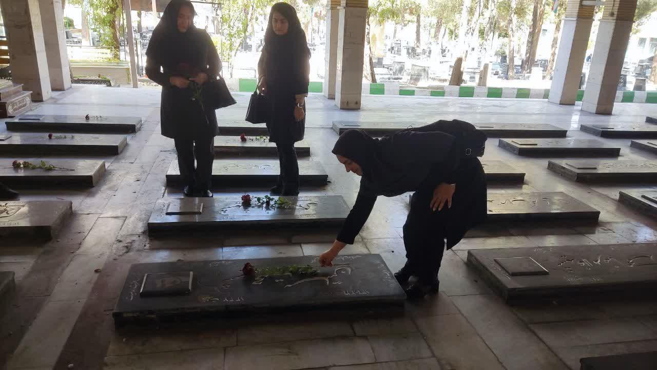 غبارروبی گلزار شهدا به مناسبت هفته دفاع مقدس7