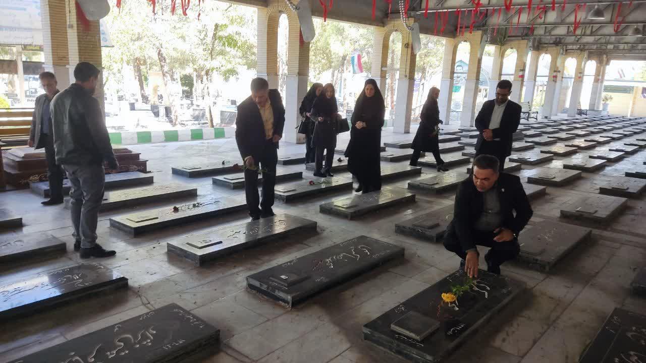 غبارروبی گلزار شهدا به مناسبت هفته دفاع مقدس8