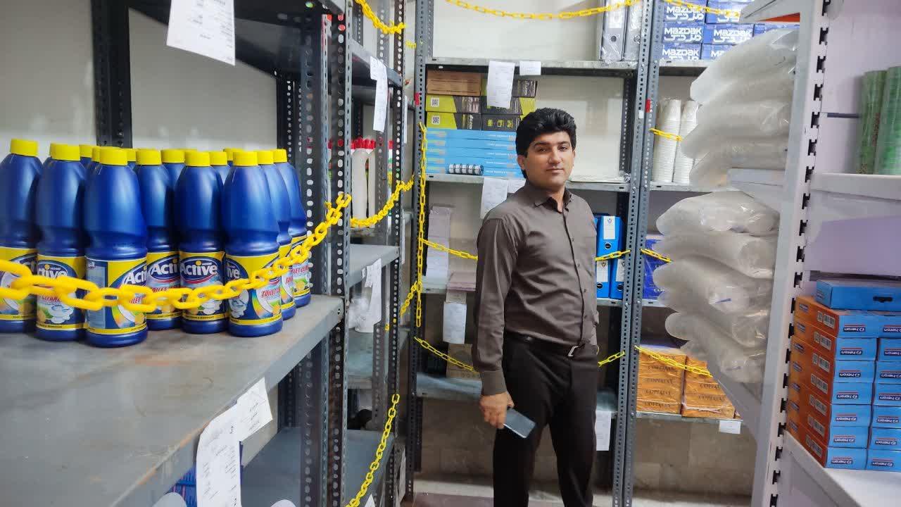 بازدید رئیس دانشکده از واحد انبار دانشکده پیراپزشکی2