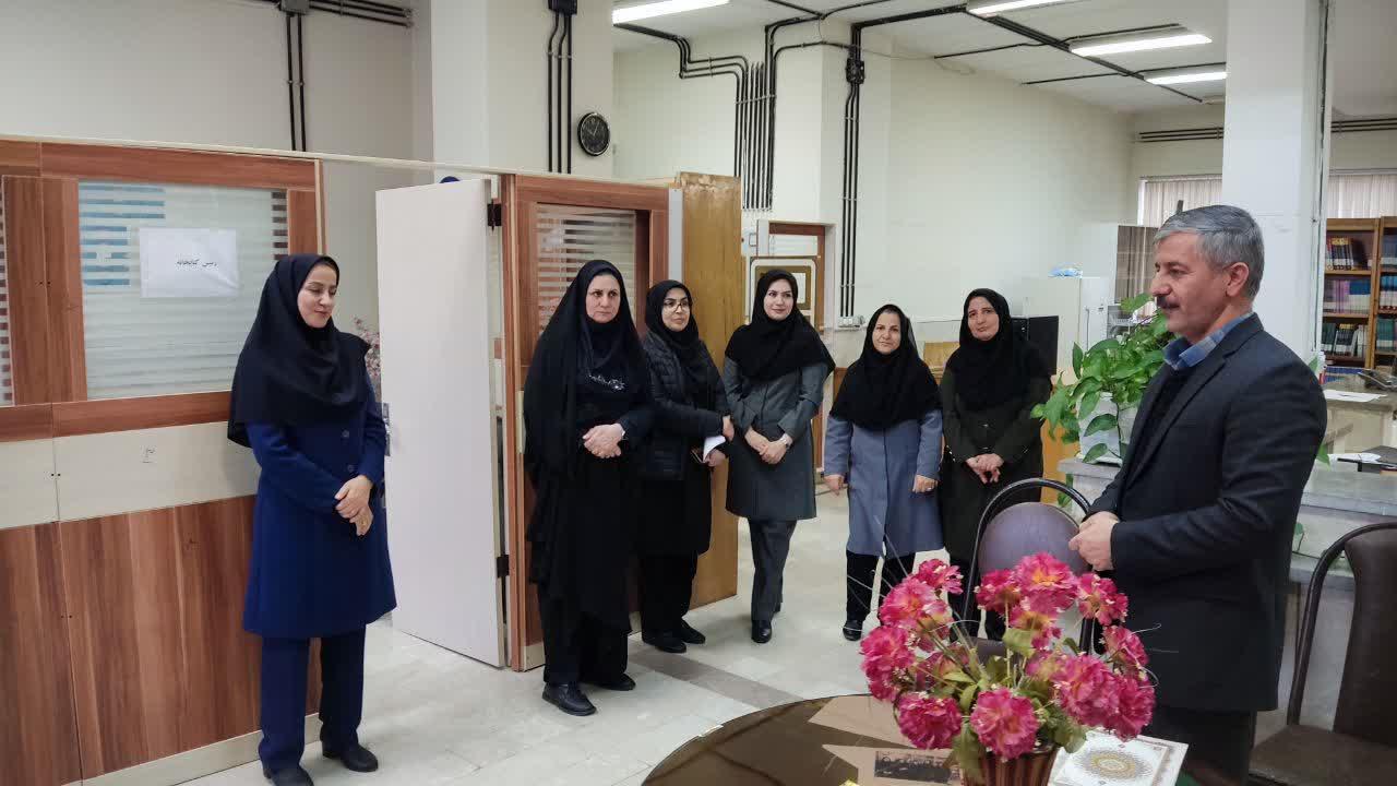 تقدیر از پرسنل کتابخانه به مناسبت روز کتاب، کتاب‌خوانی و کتابدار6