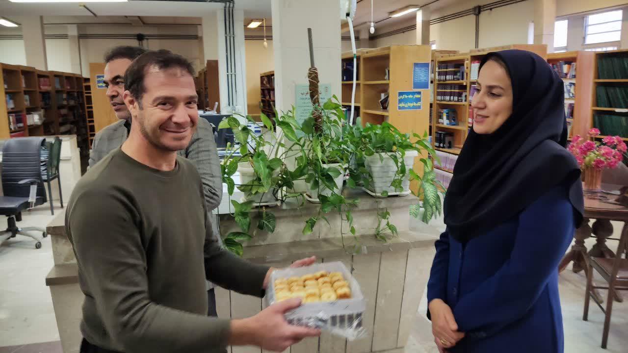 تقدیر از پرسنل کتابخانه به مناسبت روز کتاب، کتاب‌خوانی و کتابدار8