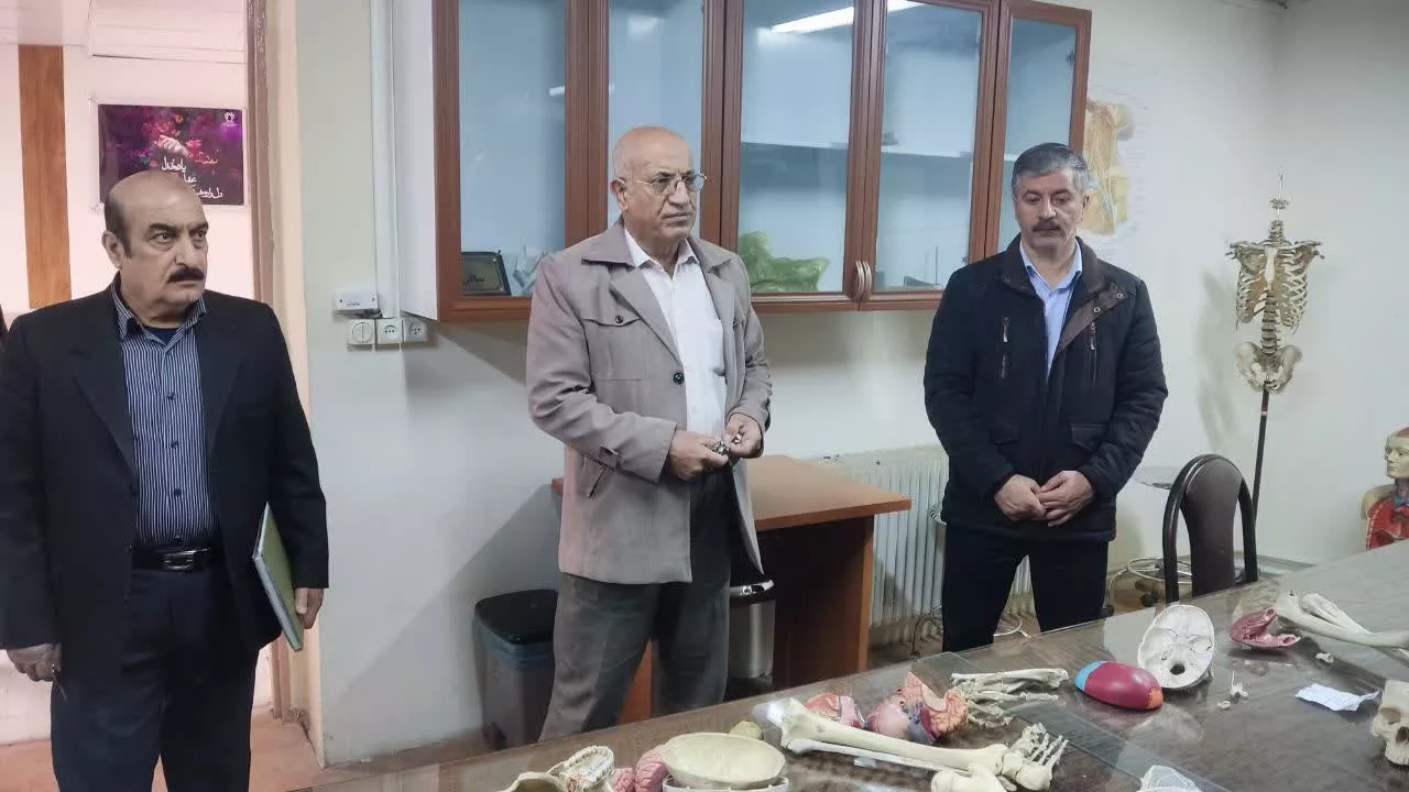 بازدید رئیس دانشکده از سالن مولاژ3