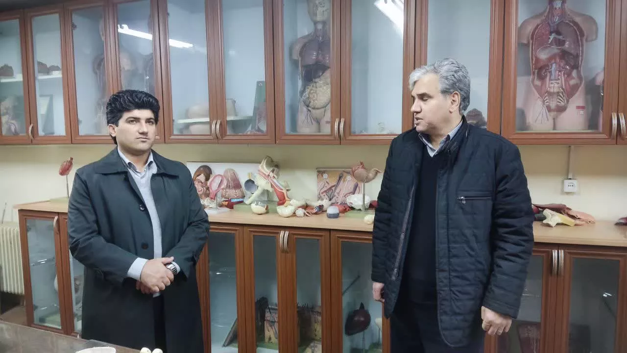 بازدید رئیس دانشکده از سالن مولاژ4