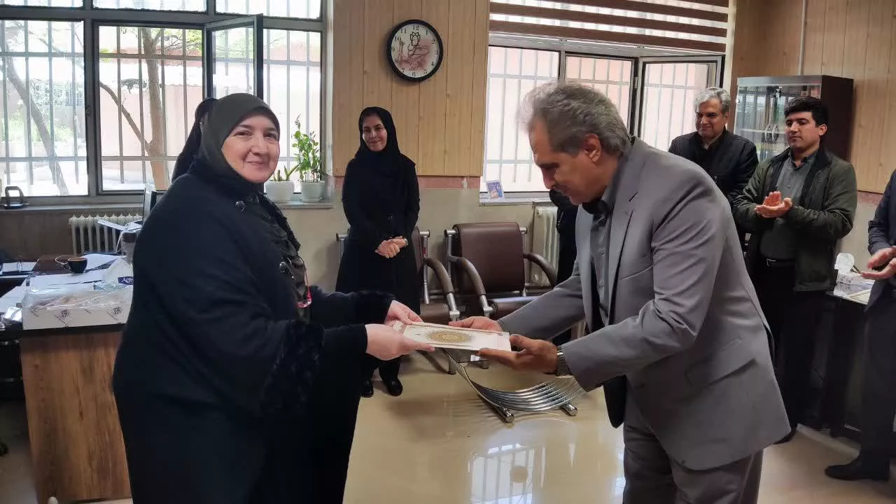 تقدیر از پرسنل گروه علوم آزمایشگاهی2