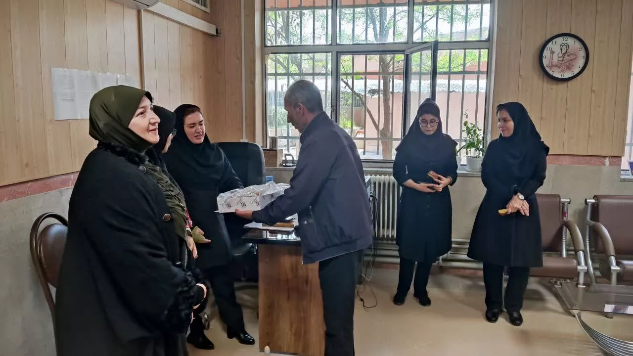 تقدیر از پرسنل گروه علوم آزمایشگاهی4