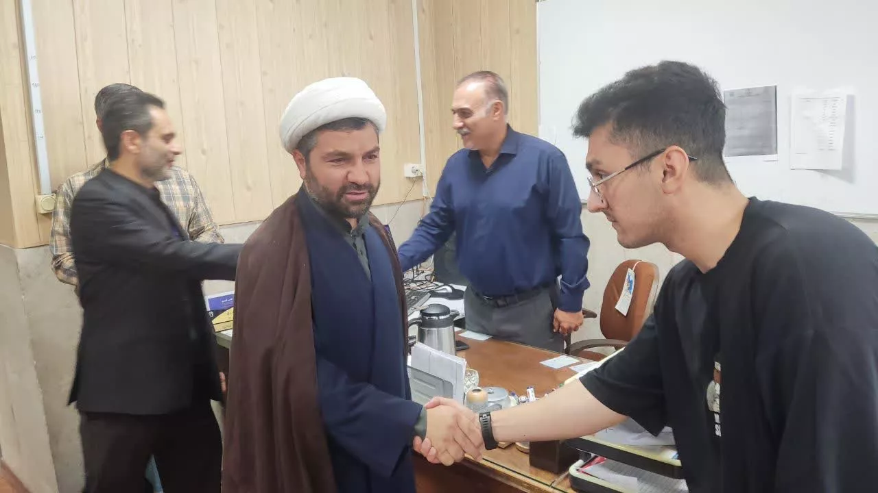 بازدید مسئول نهاد نمایندگی ولی فقیه در دانشگاه از دانشکده پیراپزشکی4