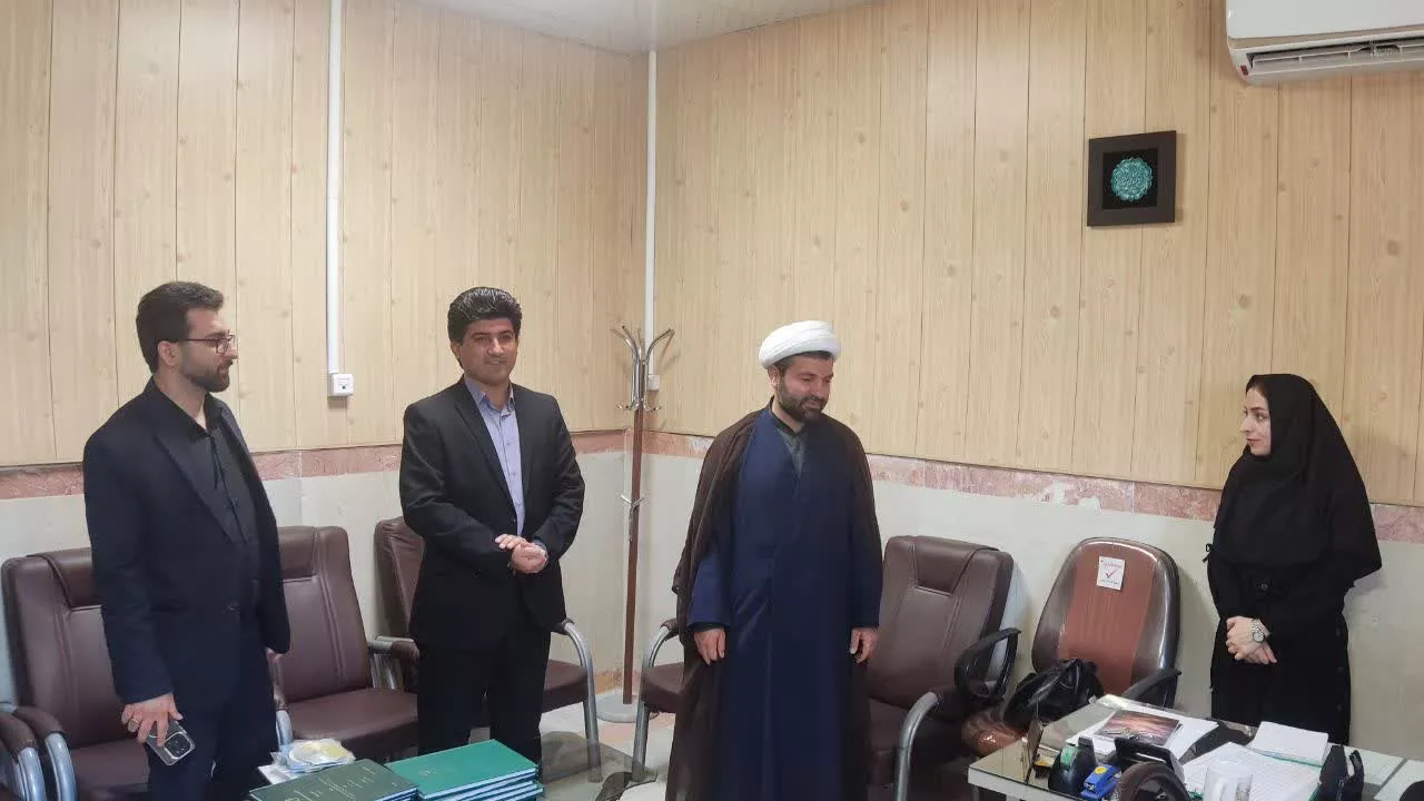 بازدید مسئول نهاد نمایندگی ولی فقیه در دانشگاه از دانشکده پیراپزشکی8