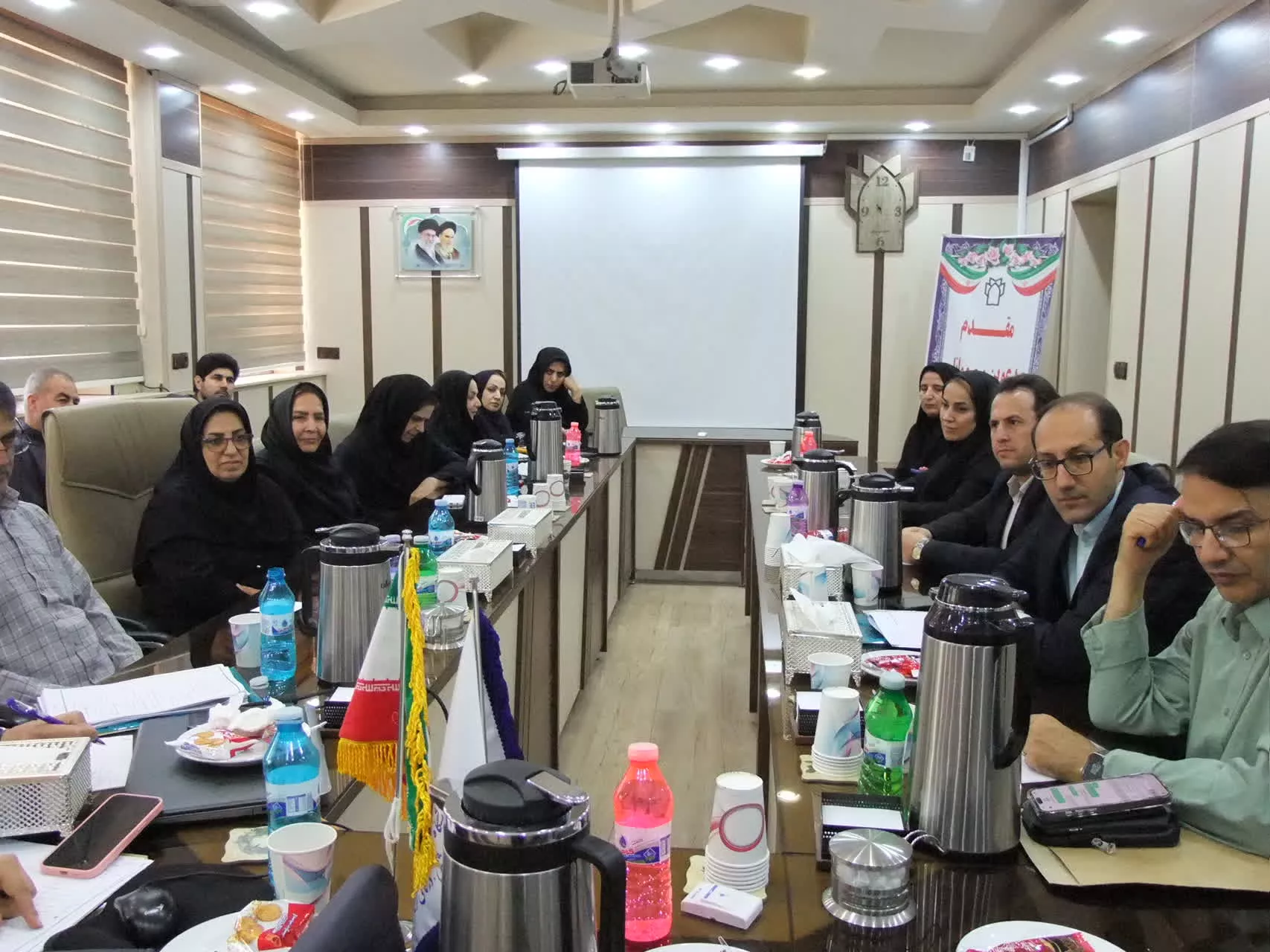 بررسی عملکرد یک‌ساله دانشکده12