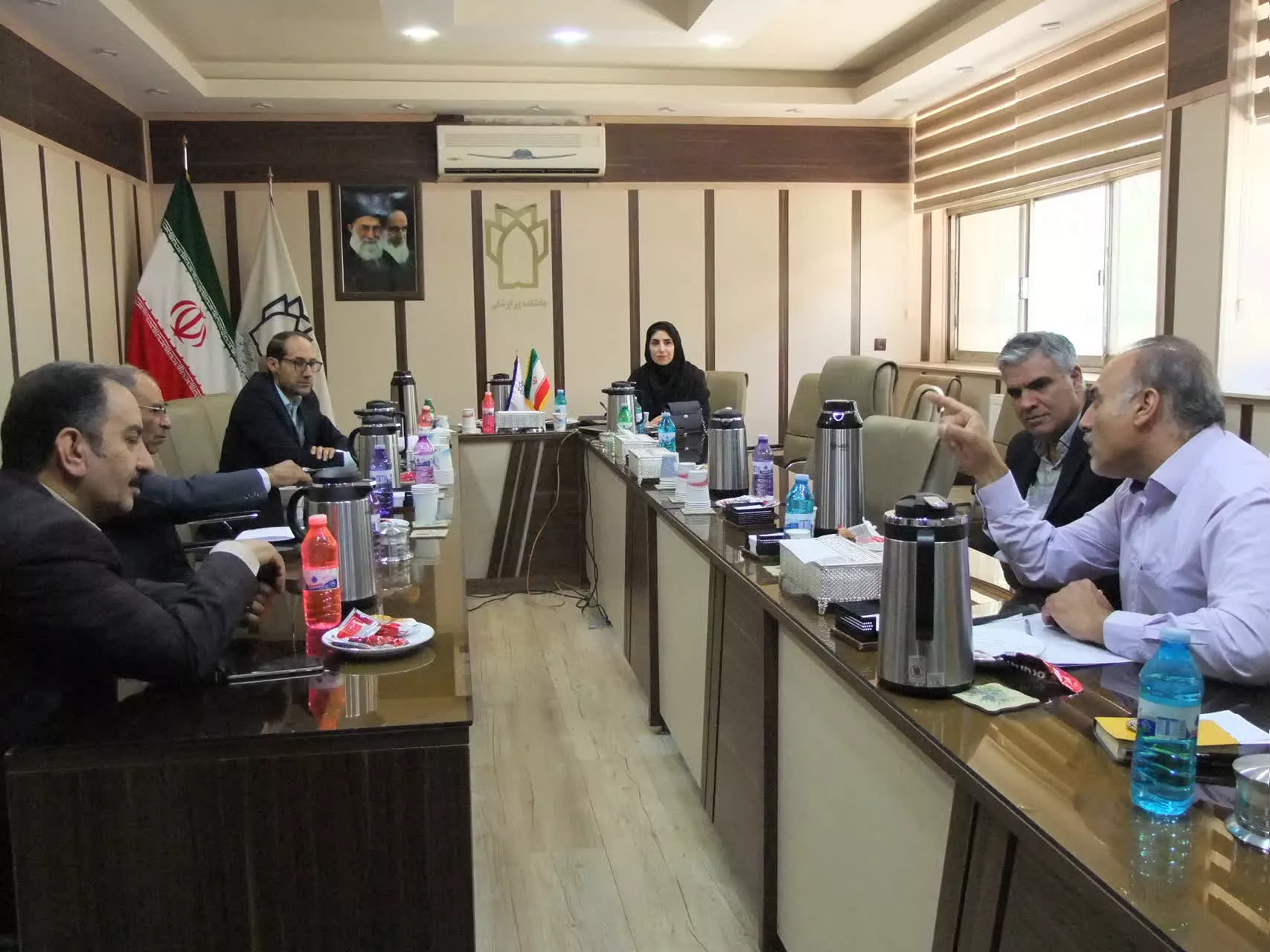بررسی عملکرد یک‌ساله دانشکده8