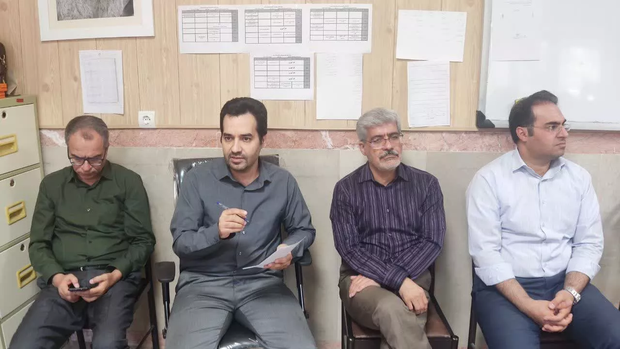 بازدید رئیس و معاونین دانشکده از گروه علوم آزمایشگاهی4